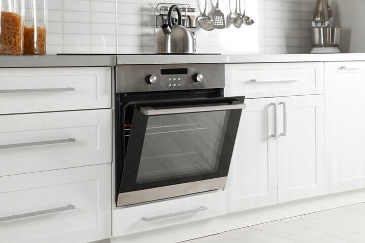 oven with self cleaning feature